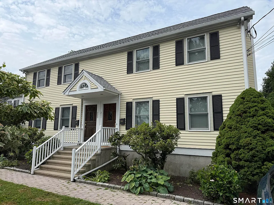 211 Hunyadi Ave