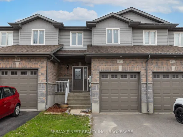 921 Blossom St, Kingston, ON K7P 0N2