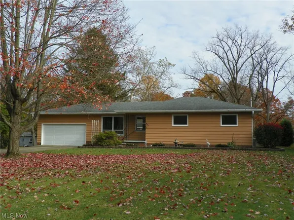 15895 Briarwood Dr, Columbia Station, OH 44028