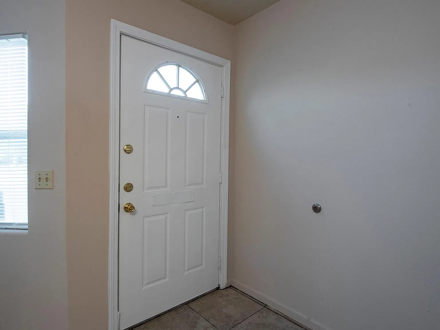 1 bed, 1.0 bath, 10800 sqft, $900 — Photo 2