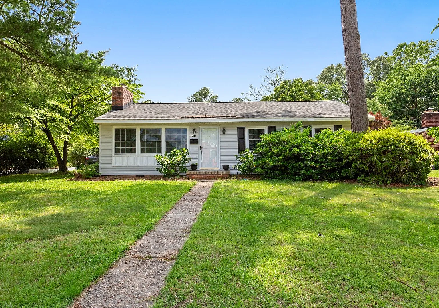 Charming Renovated 3-Bedroom Home in Riverside Near CNU & Mariner's Museum — Photo 1