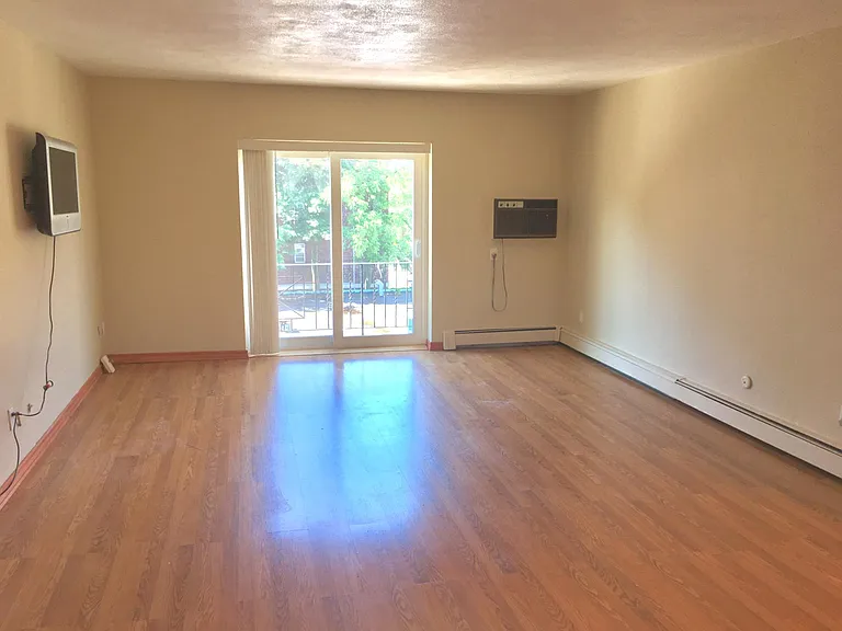 4 Robinwood Ave #7 — Photo 2