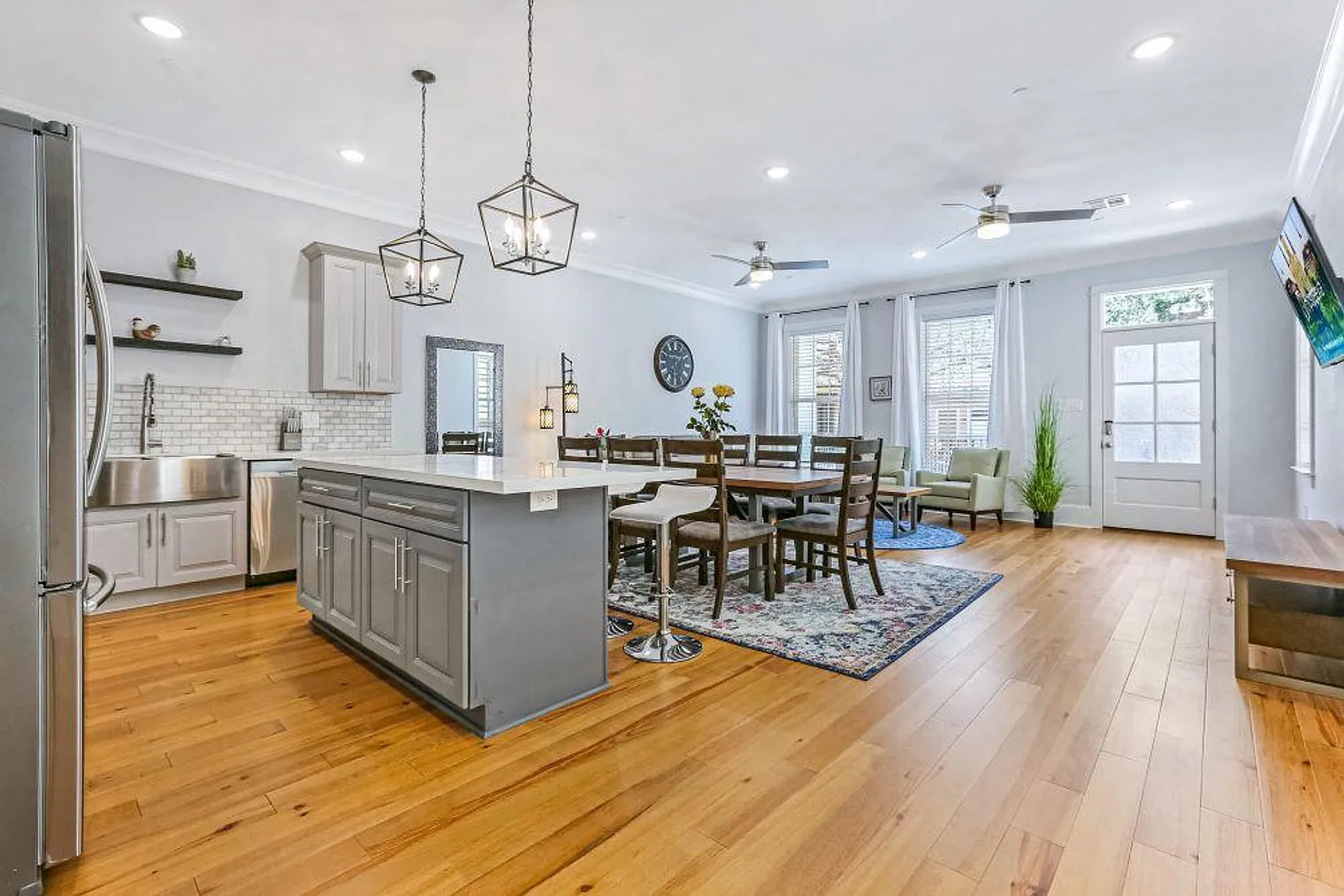4 bed, 3.0 bath, 2292 sqft, $9,312 — Photo 3
