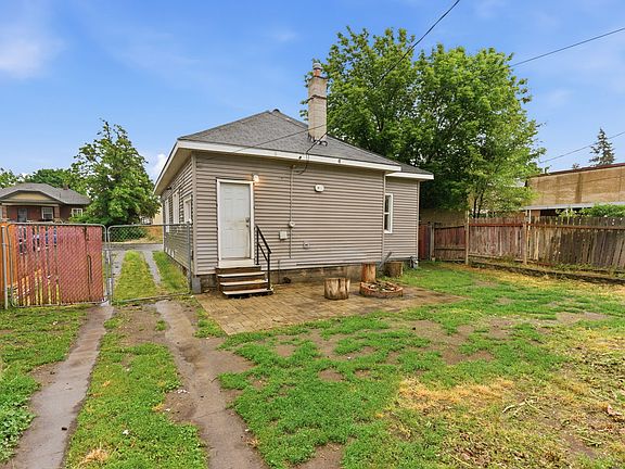 5th image of 554 E Bridgeport Ave