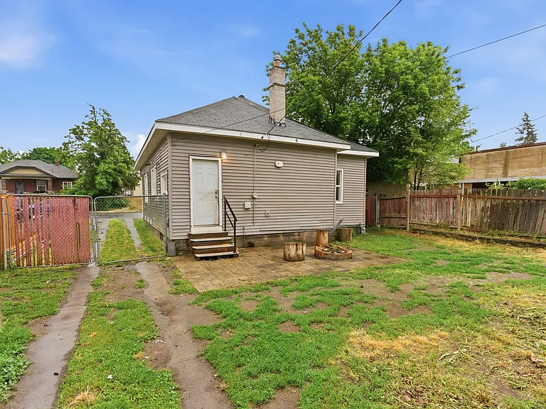 554 E Bridgeport Ave — Photo 5