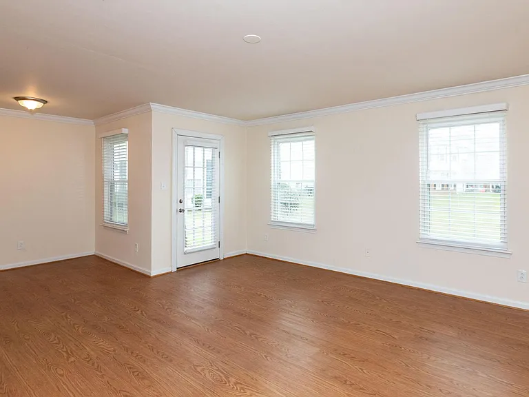 Lake Princess Anne Apartments — Photo 9