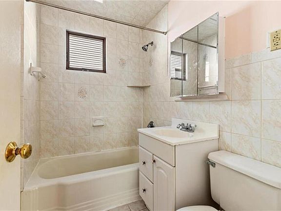 3rd image of 38 George St #2