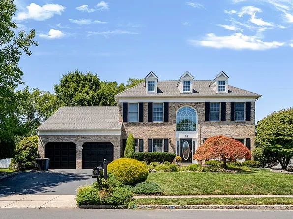 25 Dickinson Rd, Kendall Park, NJ 08824