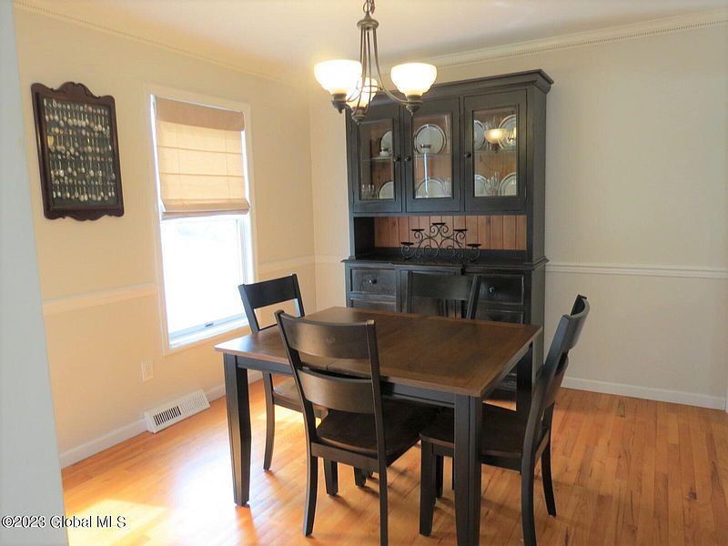 4th image of 30 Mayfair Road