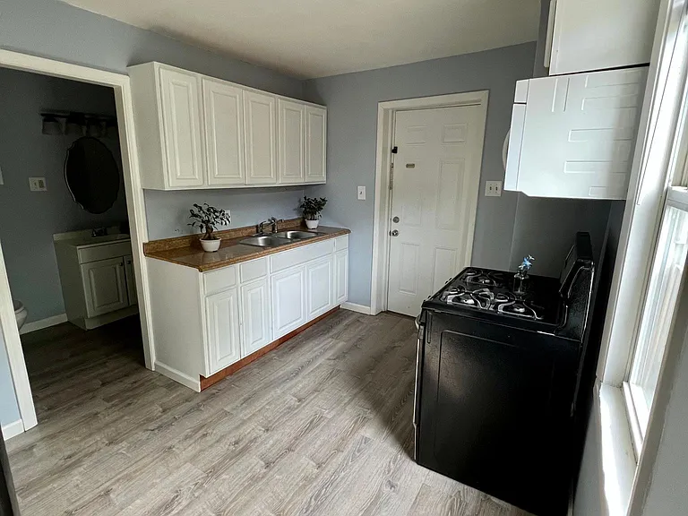 686 Doyle Ave #2 — Photo 5