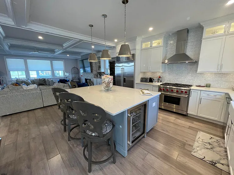 102 S Essex Ave — Photo 14