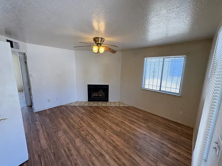 225 Figueroa St NE #4 — Photo 2