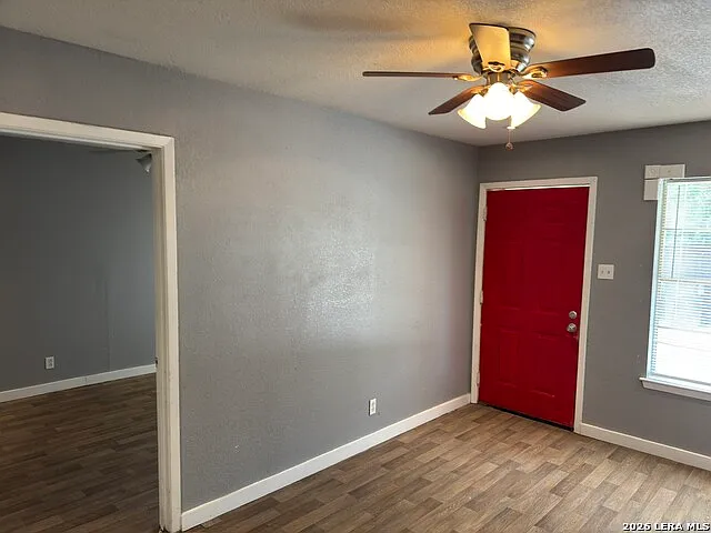 1 bed, 1.0 bath, 4398 sqft, $800 — Photo 4
