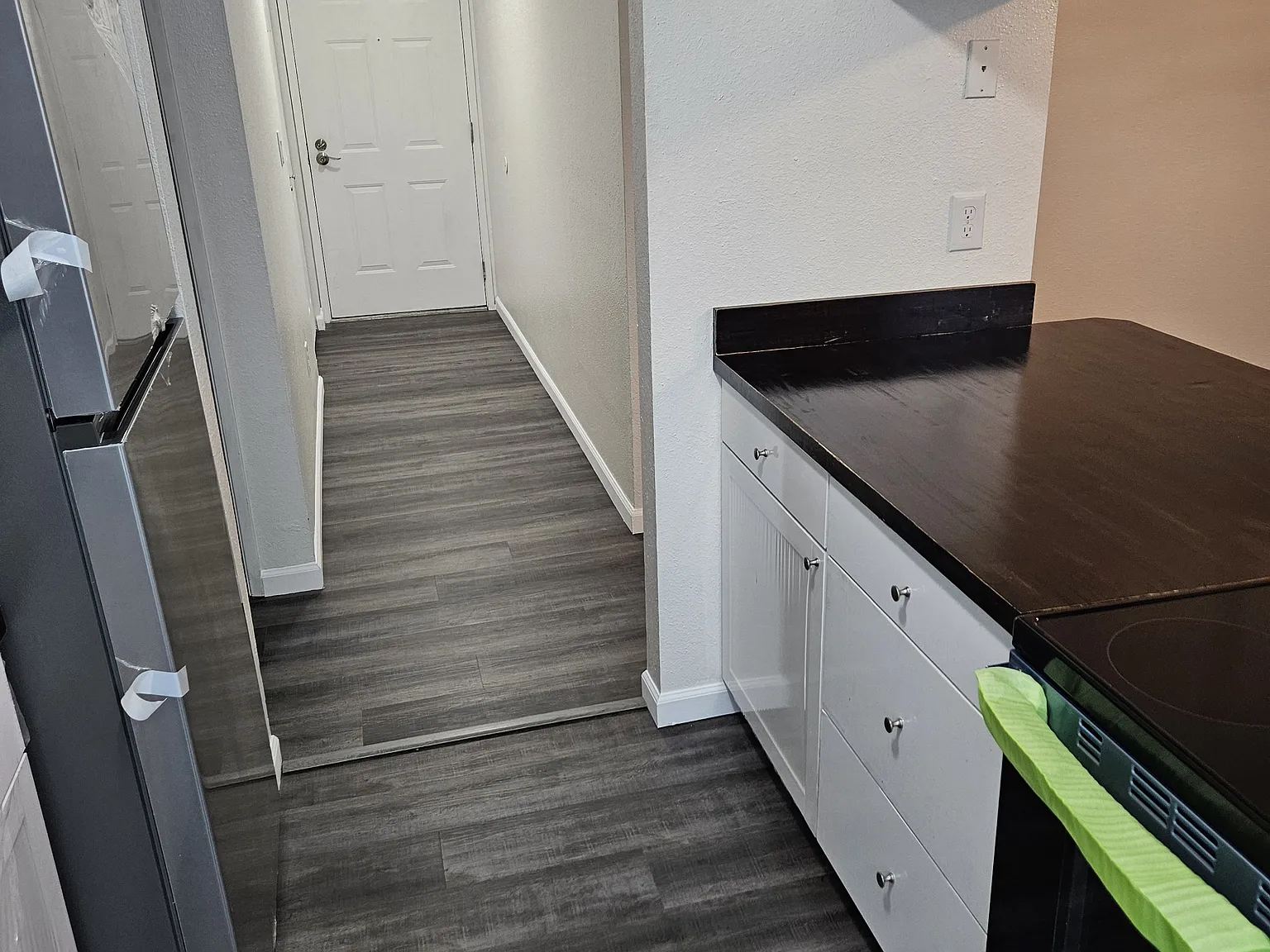 2 bed, 918 sqft, $2,200 — Photo 3