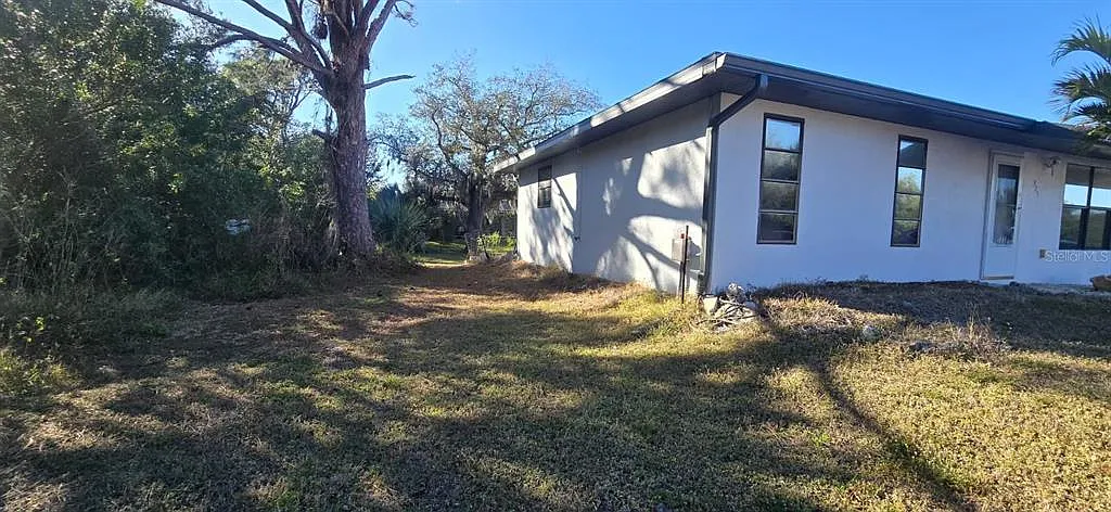 2 bed, 2.0 bath, 1002 sqft, $1,750 — Photo 2