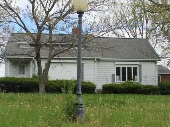 1113 E Market St, Red Bud, IL 62278