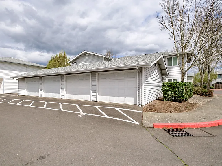 Brentwood Estates | Garages Available