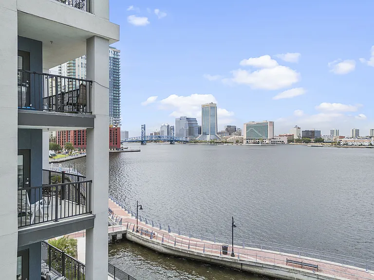 River House — Photo 31