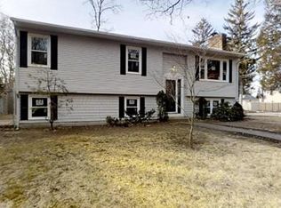 1 Duluth Ave, Warwick, RI 02889