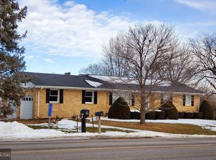 10794 Mediapolis Rd, Mediapolis, IA 52637