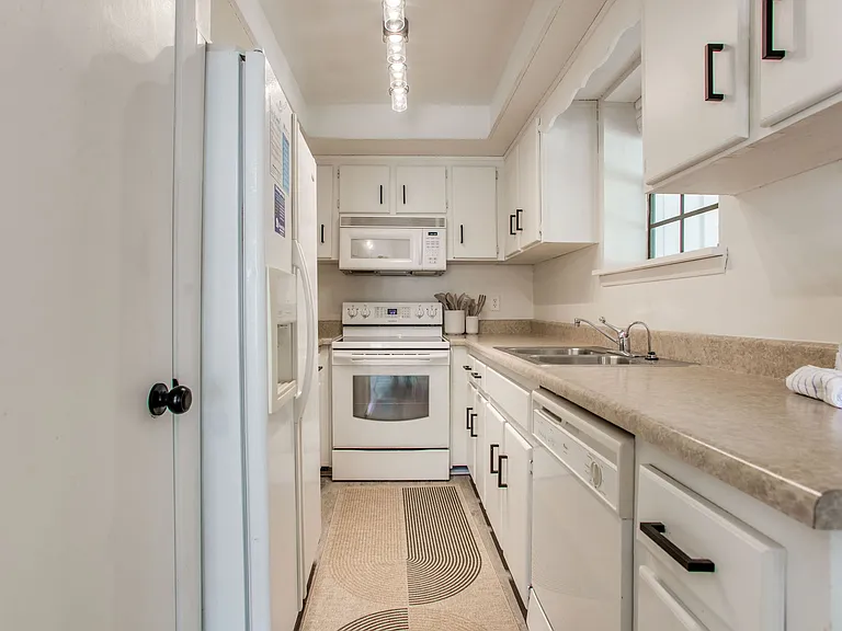 5086 Leeward Dr #5086 — Photo 9