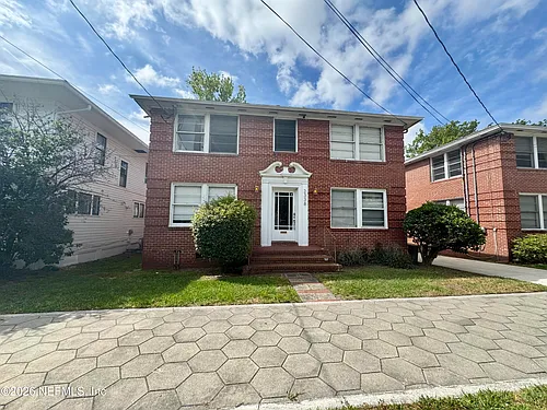 2338 Oak St Photo 1