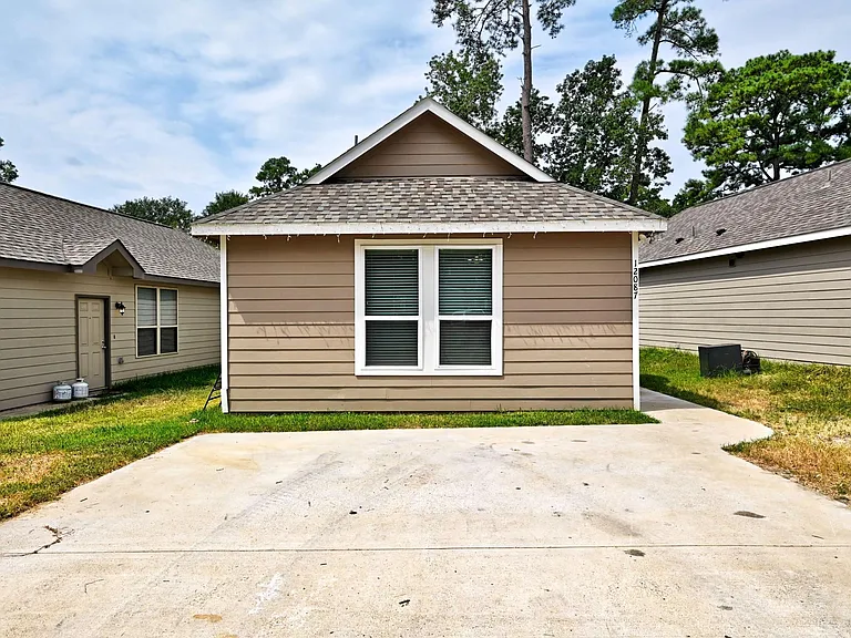 11475 Underwood St — Photo 1