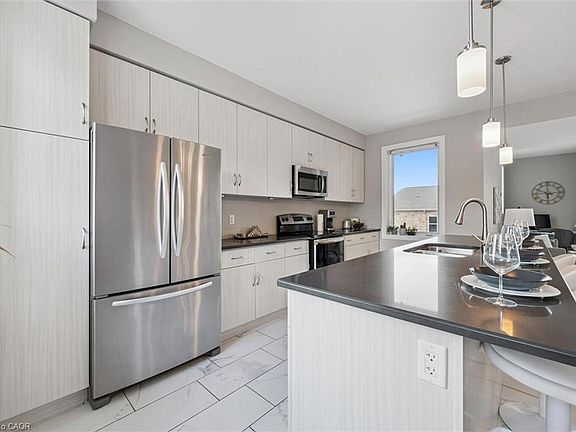 5th image of 32 Arkell Rd #7