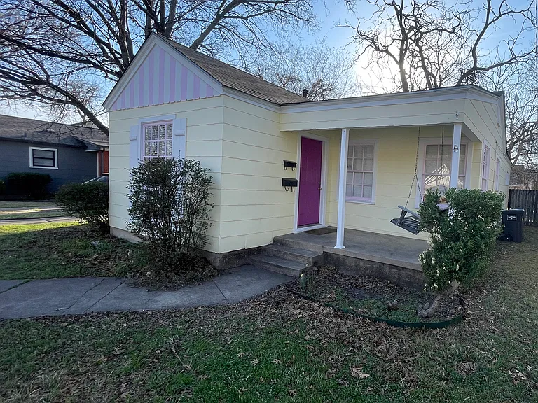 3232 Cockrell Ave — Photo 2