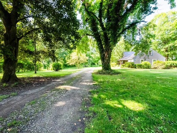 5594 Pokagon Rd, Berrien Springs, MI 49103