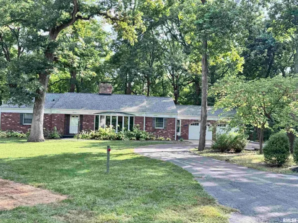 3 Bacon Woods Ln, Macomb, IL 61455