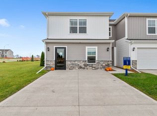 2522 SE Morningdew Dr, West Des Moines, IA 50265