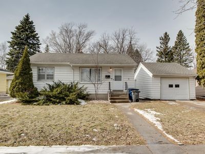 1305 12th St S, Moorhead, MN, 56560