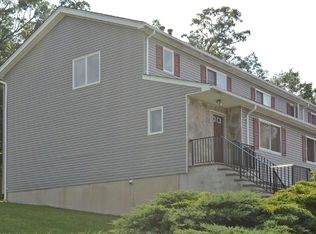26 Tor Pl, Hopatcong, NJ 07843