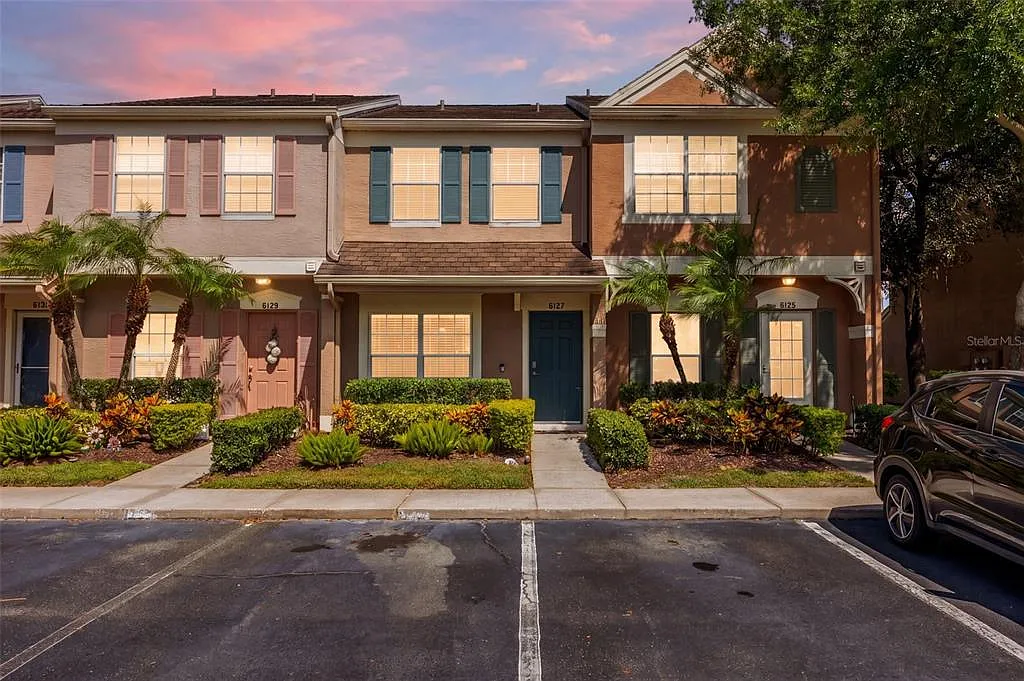 2 bed, 1.5 bath, 1184 sqft, $1,995 — Photo 2