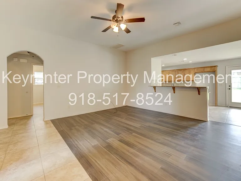 1911 W Canton Pl — Photo 9