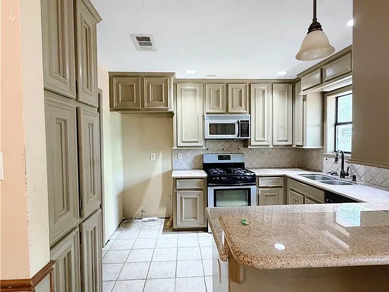 2706 Red Hill Dr — Photo 9