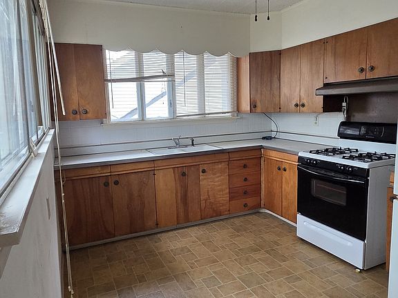 5th image of 4645 Rookwood Ave