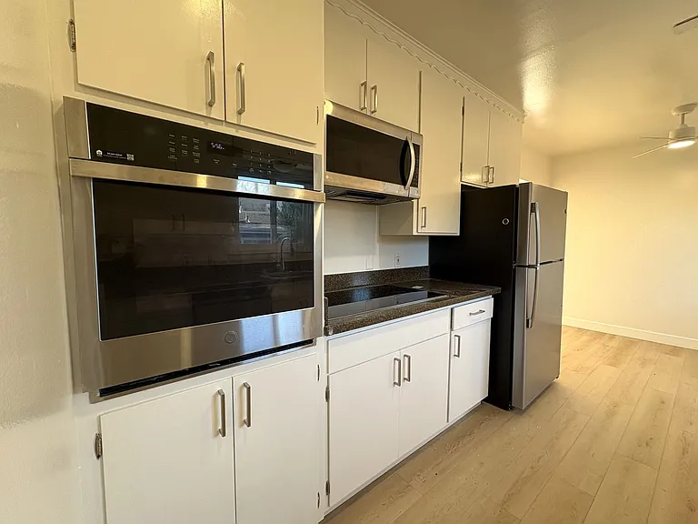 Charming 2 Bedroom, 2 Bathroom Home in Redwood City — Photo 15
