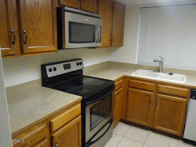 1631 N El Camino Dr — Photo 7