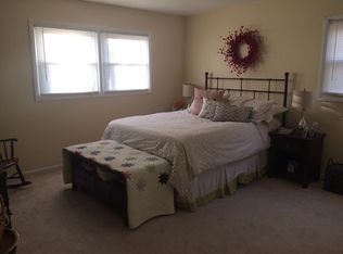631 Englemore Rd #B, Clifton Park, NY 12065