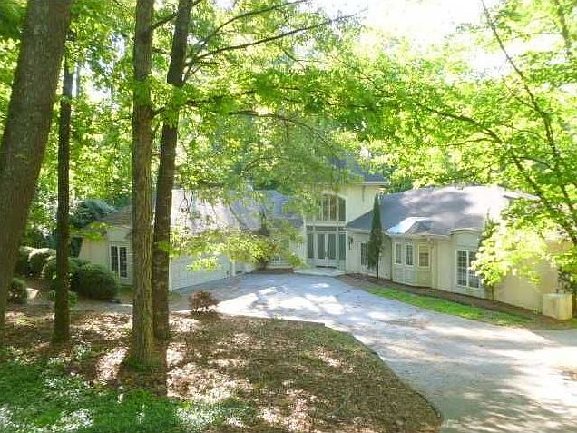2nd image of 525 Spalding Dr