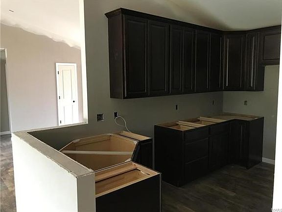 4th image of 681 Glen Eagle Dr