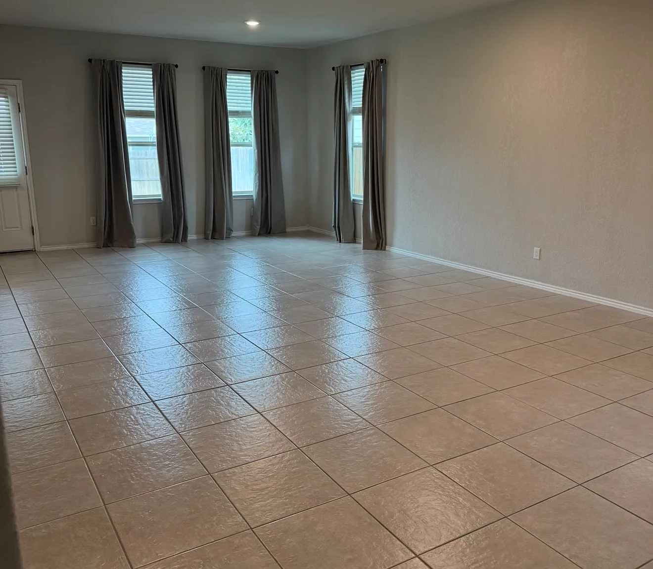 4 bed, 2253 sqft, $2,100 — Photo 4