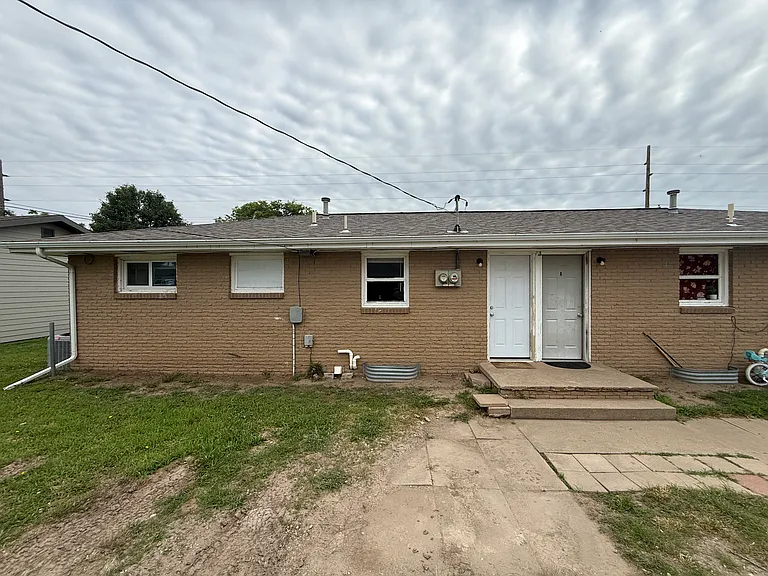 300 W 33rd St #B — Photo 10