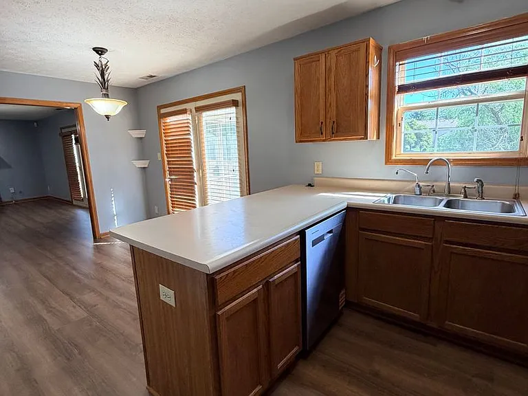 705 Hummingbird Ln — Photo 11