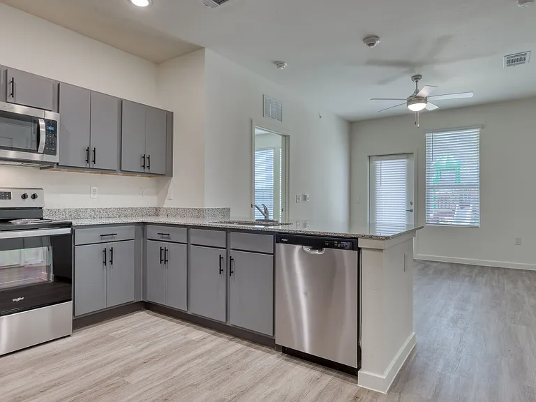 Sunstone Apartments — Photo 17