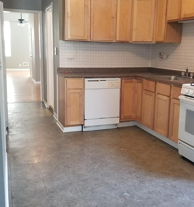1st image of 2265 N Lincoln Ave