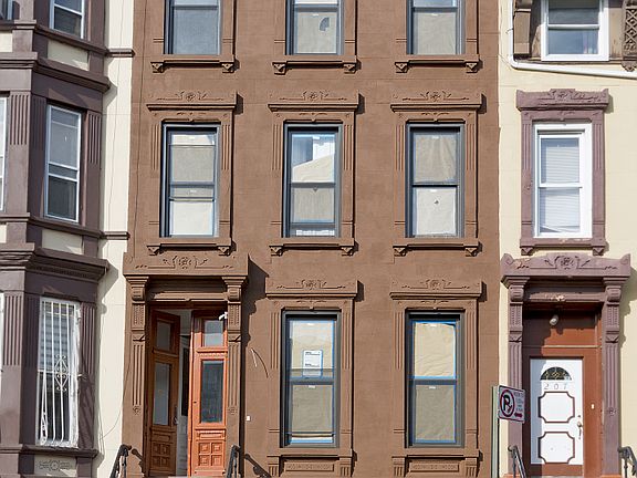 2nd image of 205A Van Buren St