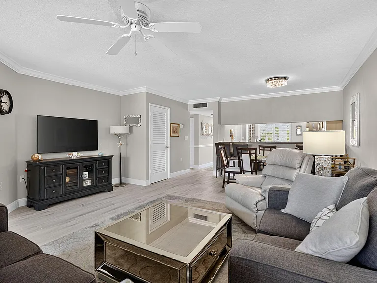 275 Palm Ave #D — Photo 11